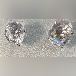 NWT STERLING SILVER round Cubix Zircon studs Earrings. Price firm